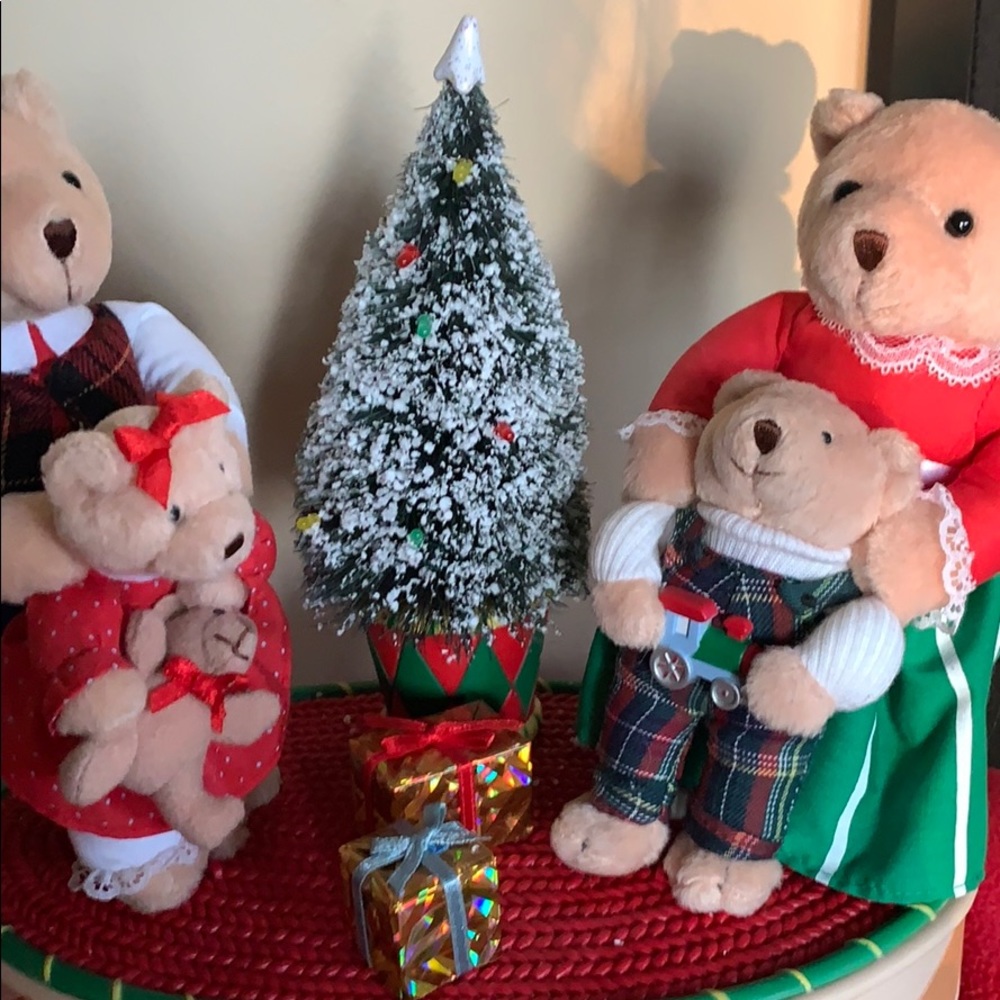 Animated/Musical A Beary Merry Holiday Celebration - Picture 2 of 9